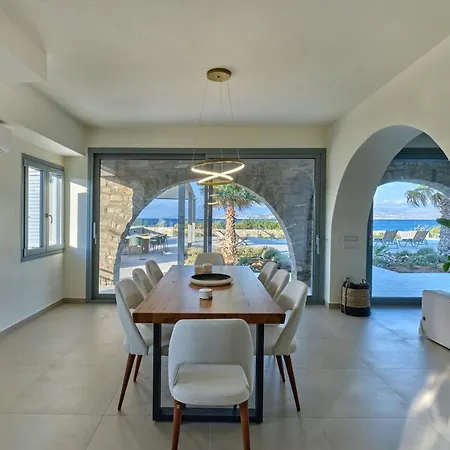 La Waterfront Villa