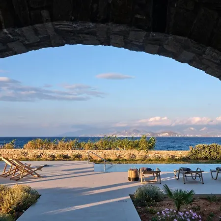 La Waterfront * Isterni (Paros)