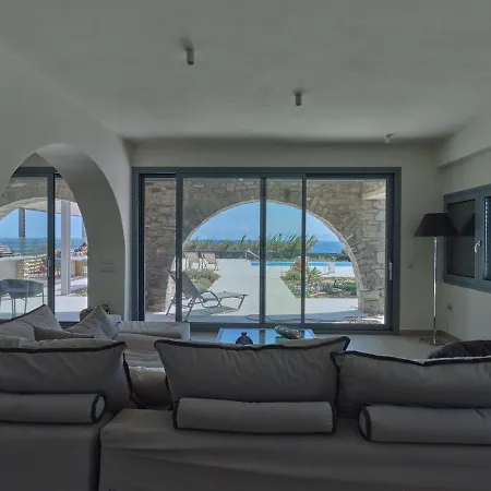 La Waterfront Isterni (Paros)